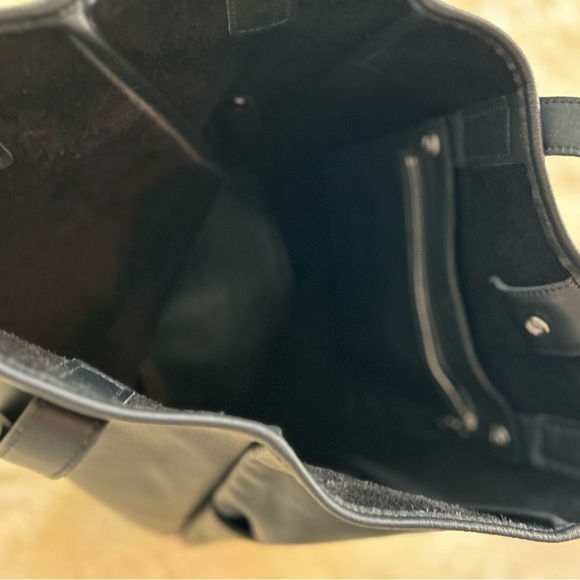 Alexander McQueen Men’s Black Medium Tote Bag - Picture 7 of 16